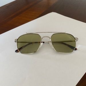 VEHLA Bowie Sunglasses in Silver / Khaki color way